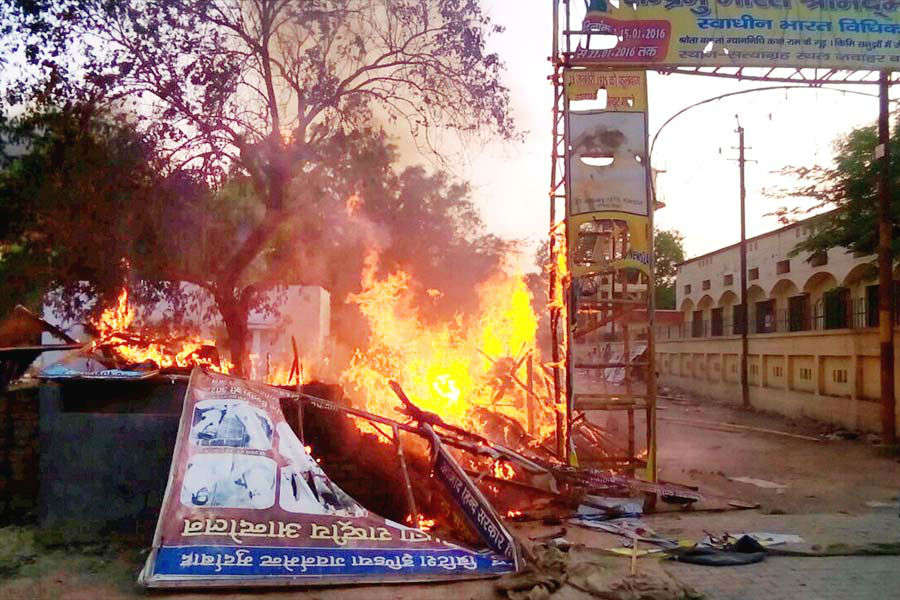 Mathura eviction drive clashes leave several dead