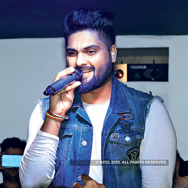 Naav performs at Beer Republic