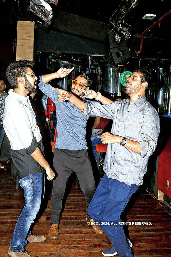 Naav performs at Beer Republic