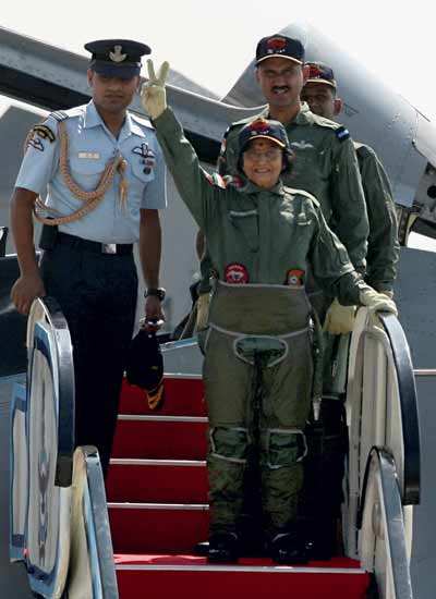 Prez takes off in Sukhoi