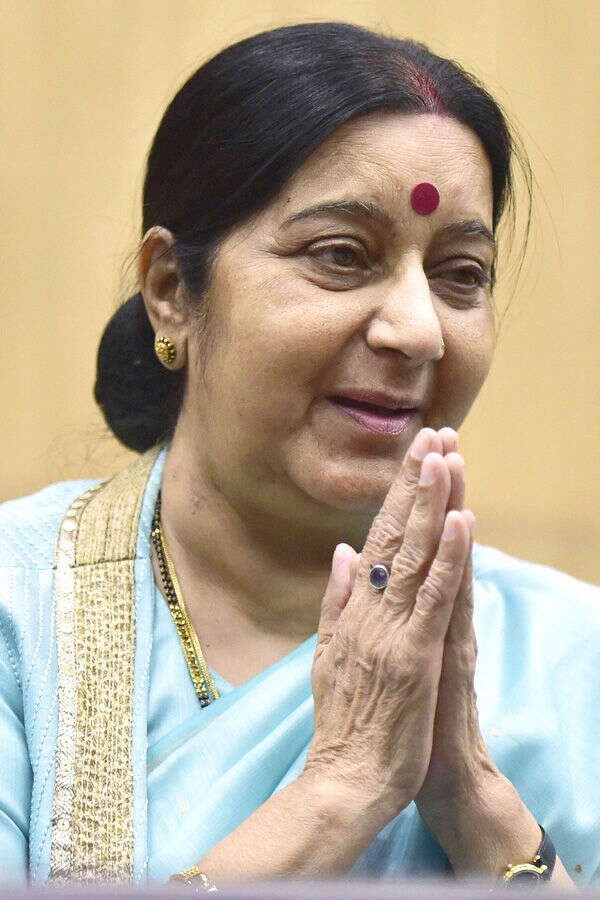 Sushma flags off Mansarovar Yatra