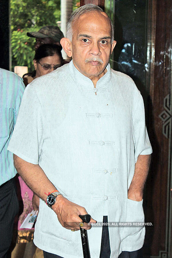 Vyakti Aani Valli: A Play