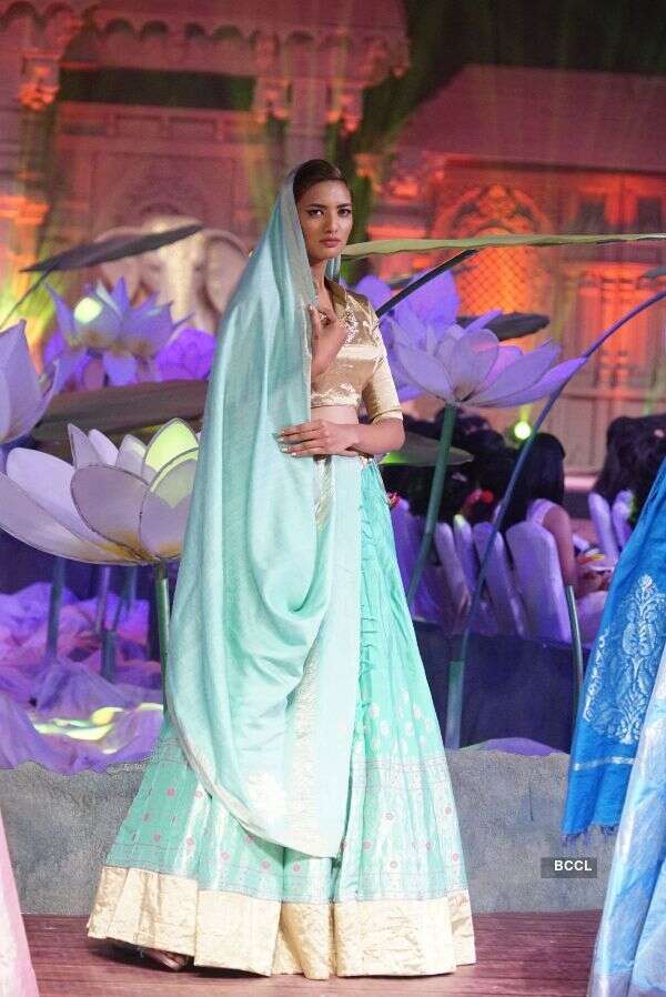 'An Ode To Weaves and Weavers' Fashion Show