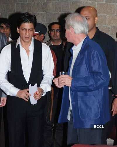 SRK inaugurates Photo Exhibition 