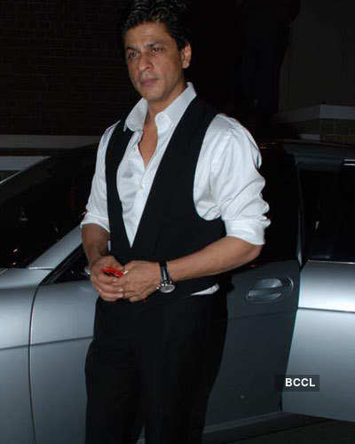 SRK inaugurates Photo Exhibition 
