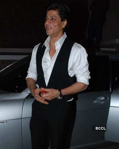SRK inaugurates Photo Exhibition 