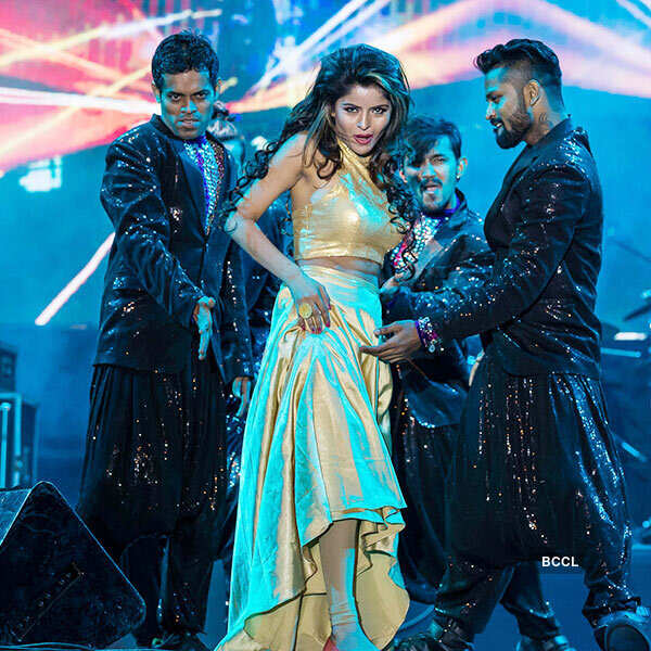 Celebs support Aaj Ki Naari Fundraiser