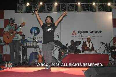 Kailash Kher performs