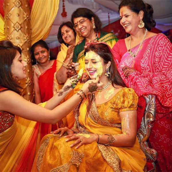 Divyanka Tripathi poses with friends and family during her haldi ...