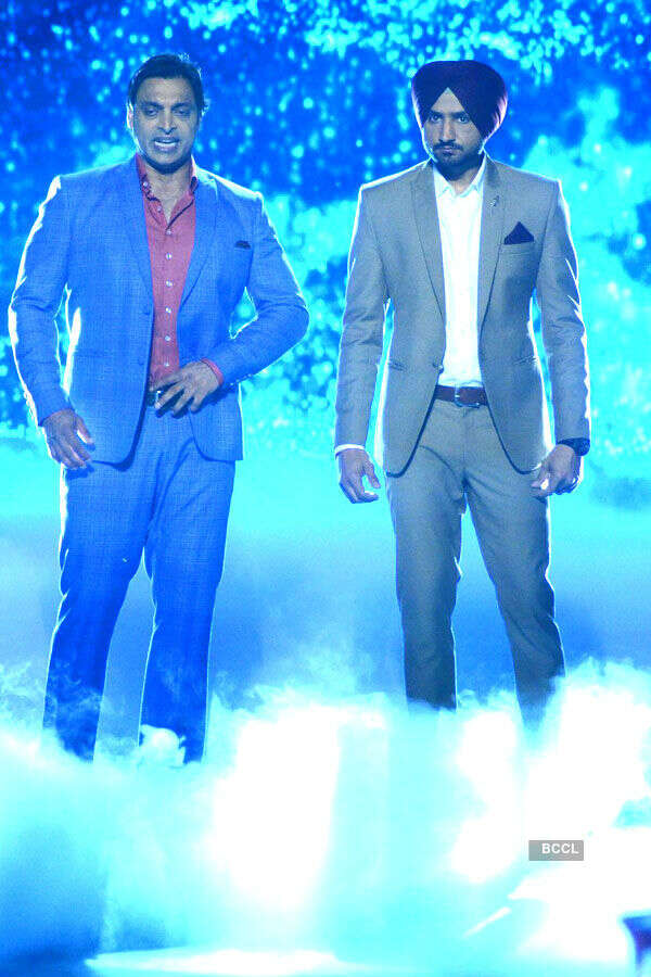 Mazak Mazak Me: On the sets