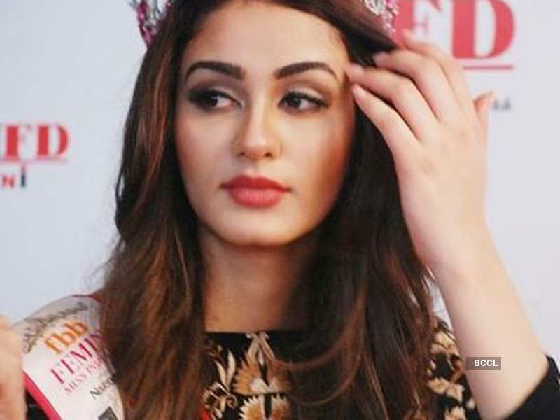Aditi Arya's candid pictures are definitely winning hearts!