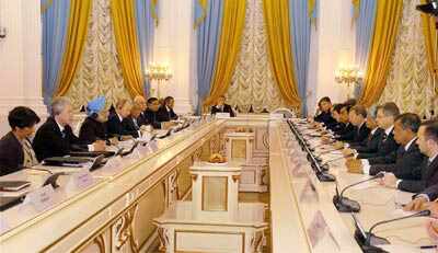 Prime Minister Manmohan Singh with Russian Prime Minister Vladimir Putin