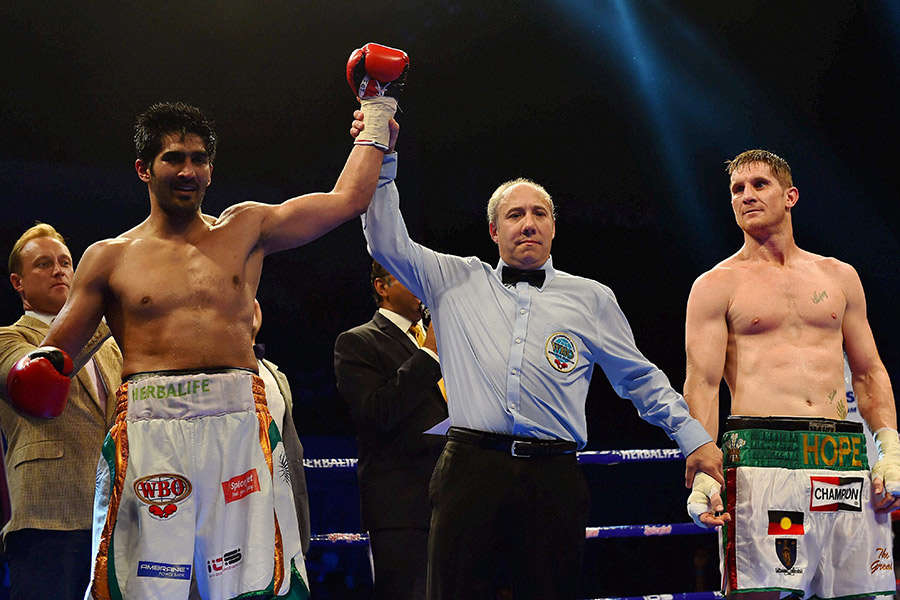 Vijender Singh beats Kerry Hope