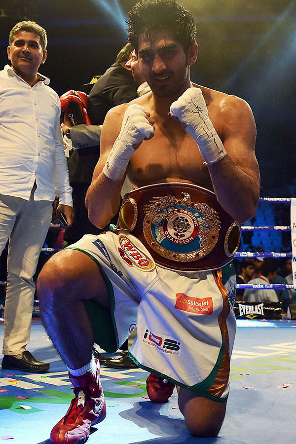 Vijender Singh beats Kerry Hope