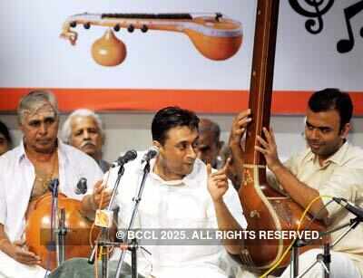 Sanjay Subramaniam performs