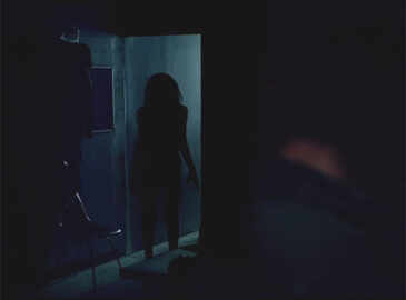 Lights Out - Official Trailer