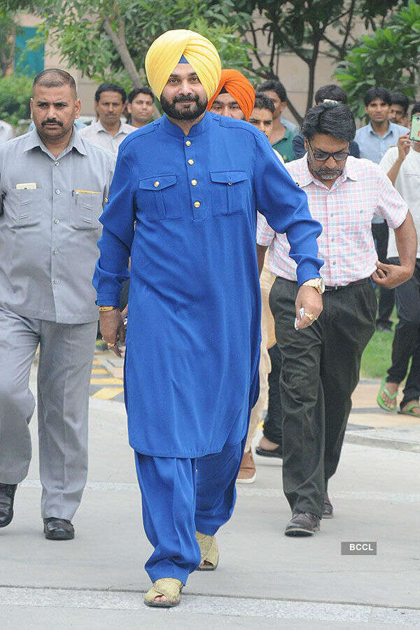 Sidhu takes on BJP but mum on joining AAP