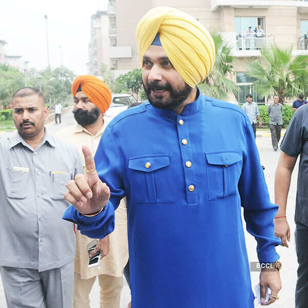 Sidhu takes on BJP but mum on joining AAP