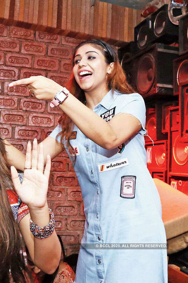 Mika @ Junkyard Cafe