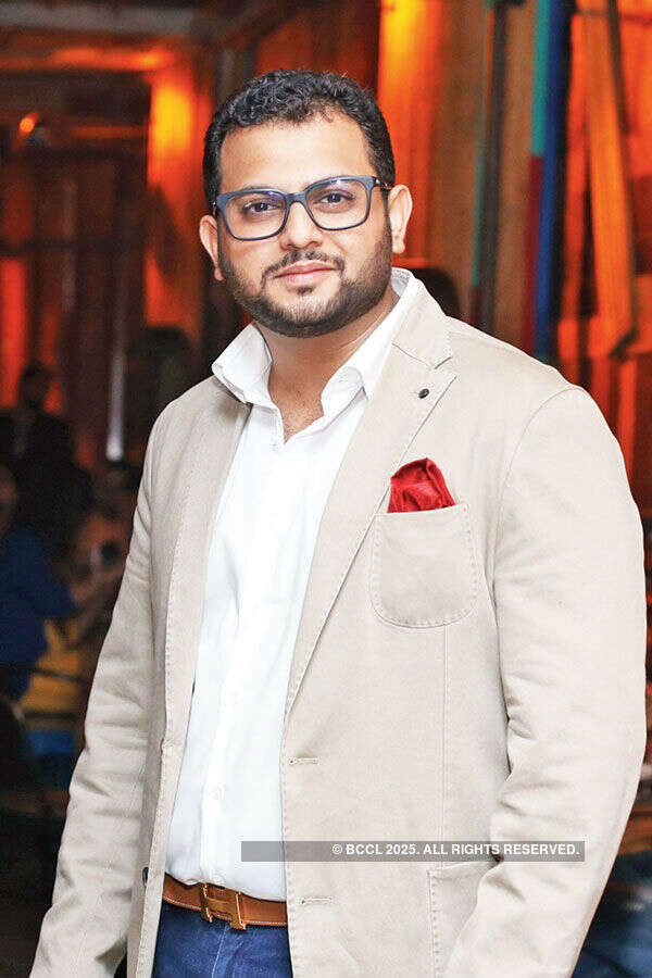 Mika @ Junkyard Cafe