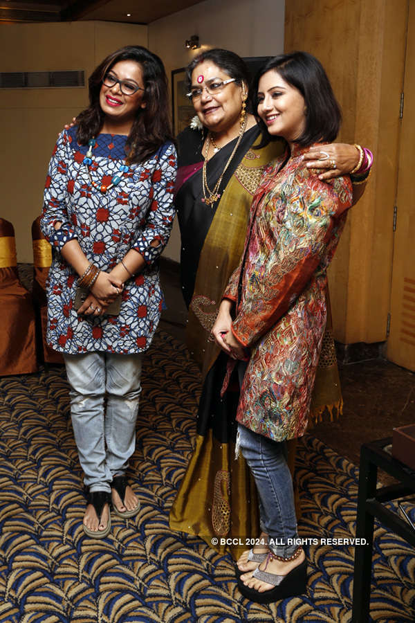 Manali Manisha Dey,Iman Chakraborty, Anindya Chatterjee and Avipsha Basak  during the 50 days celebration of Bengali film Praktan at HHI in Kolkata on  July 27, 2016 - Photogallery