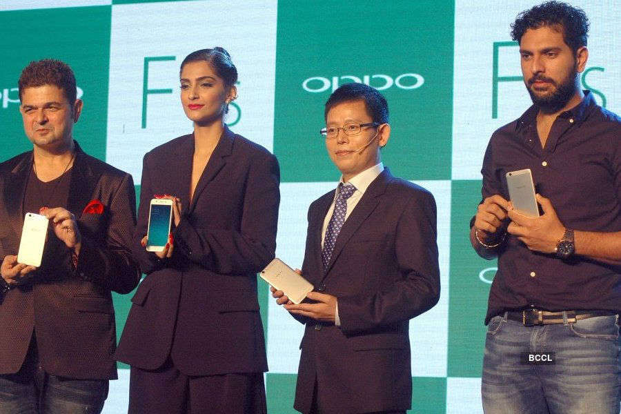 Sonam @ Oppo F1S smartphone Launch
