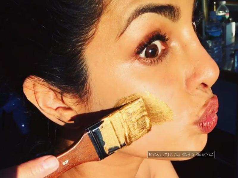 Watch: Priyanka Chopra gets her golden dust of 'oomph'