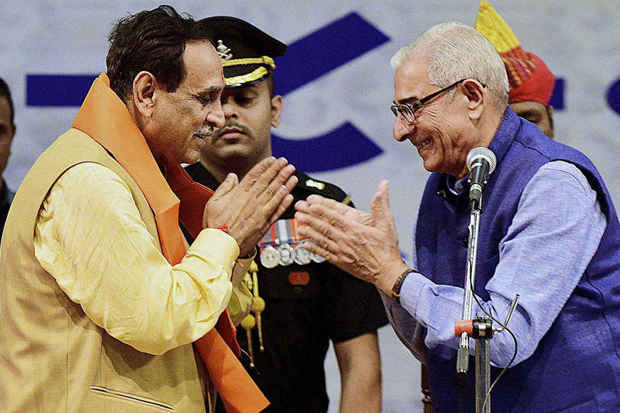 Vijay Rupani sworn in as new Gujarat CM