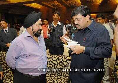 Micky Arora, Ashok Chavan
