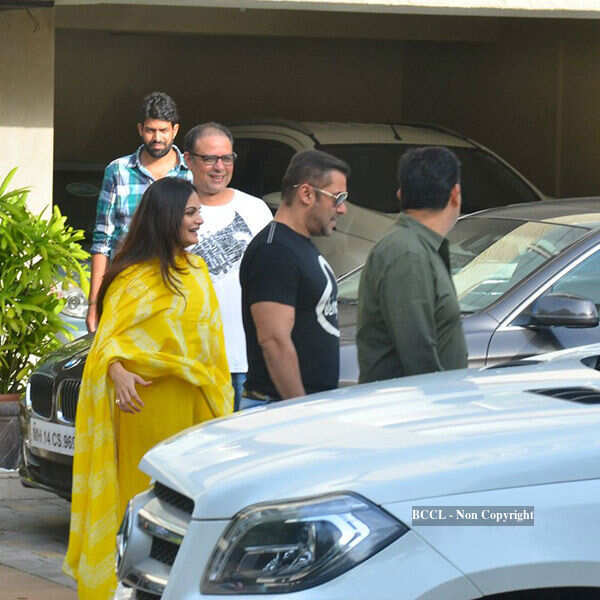 Salman Khan Celebrates Rakhi With Sisters Alvira, Arpita