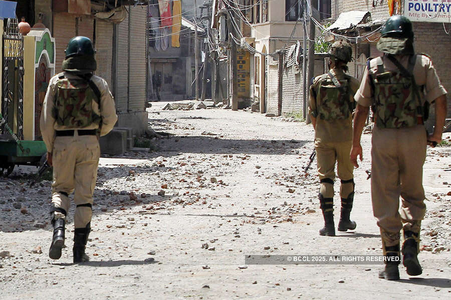 Curfew continues to cripple Kashmir