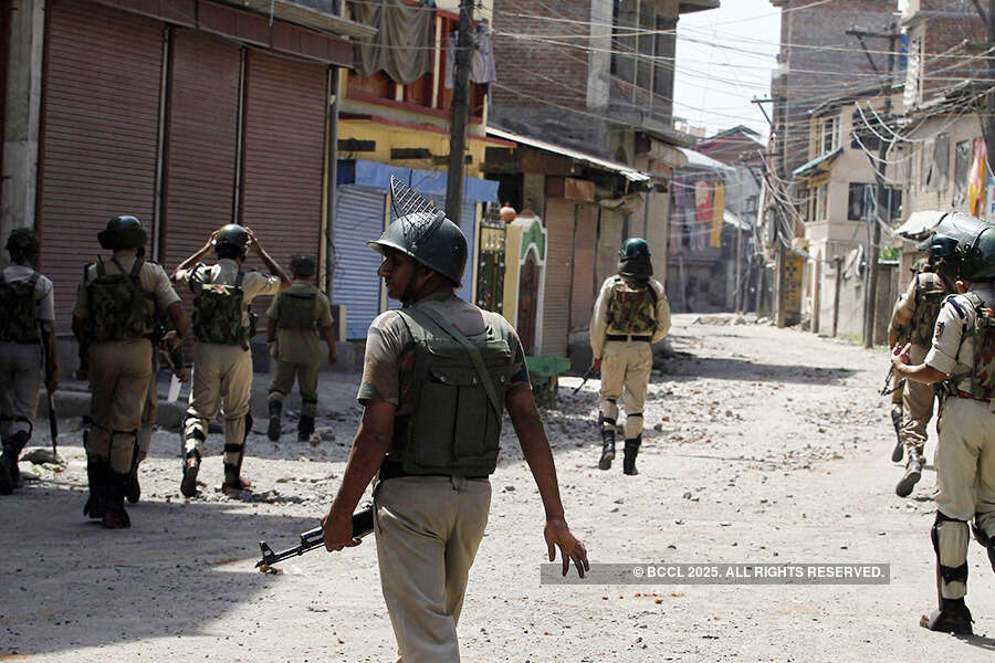 Curfew continues to cripple Kashmir