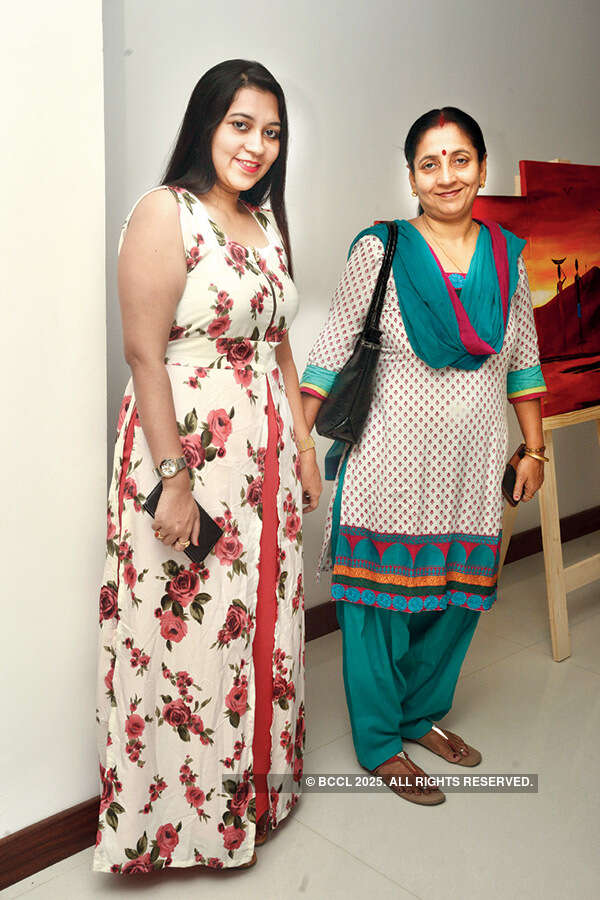 Socialites attend exhibition