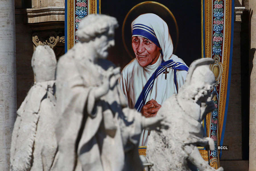 Mother Teresa becomes Saint Teresa