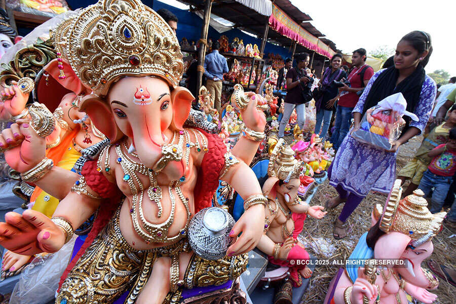 Maharashtra welcomes Lord Ganesha