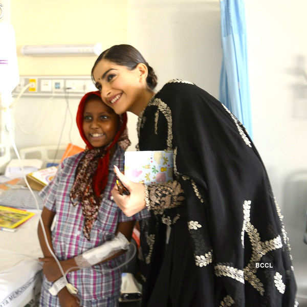 Sonam meets cancer patients