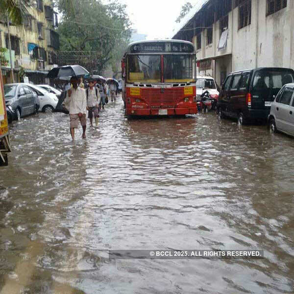Heavy rains lash Mumbai