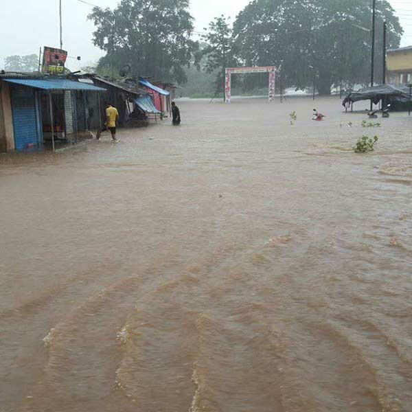 Heavy rains lash Mumbai