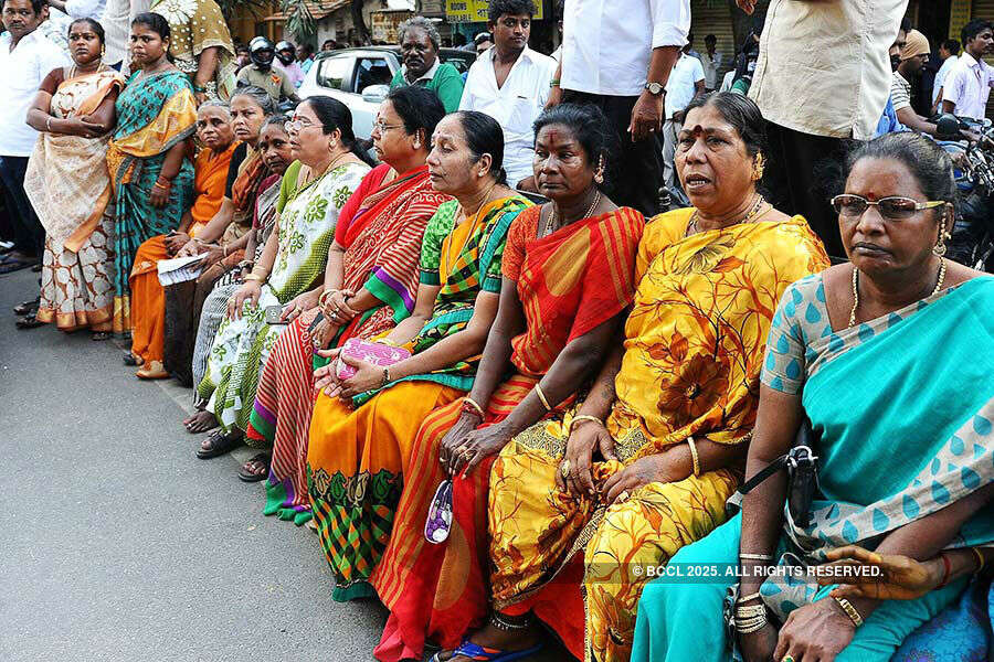 Jayalalithaa in hospital, AIADMK workers pray