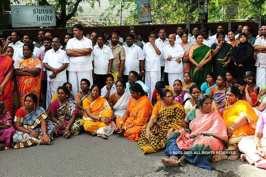 Jayalalithaa in hospital, AIADMK workers pray