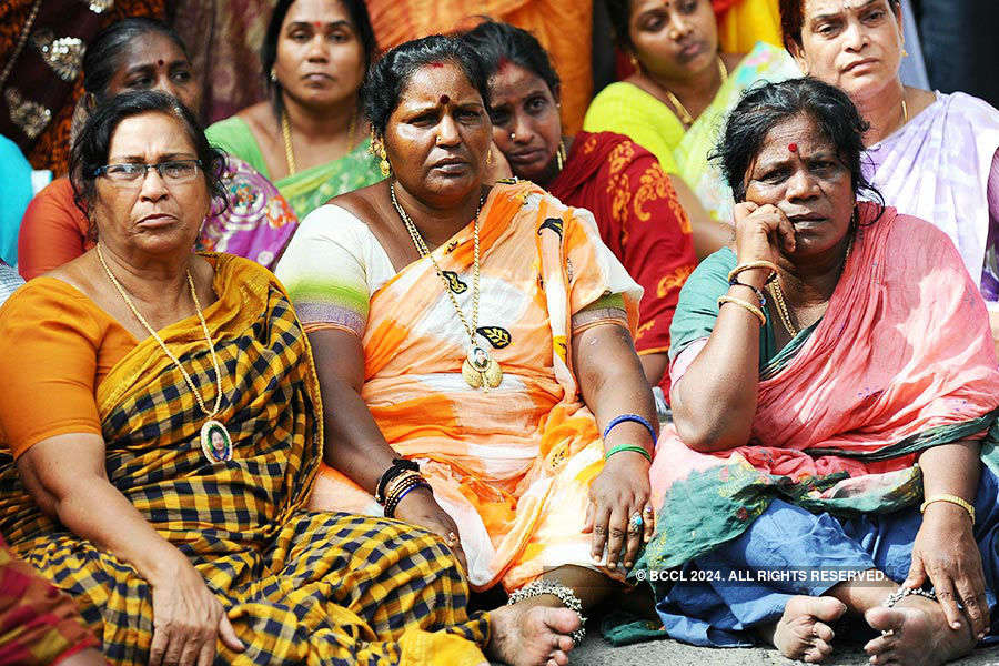 Jayalalithaa in hospital, AIADMK workers pray