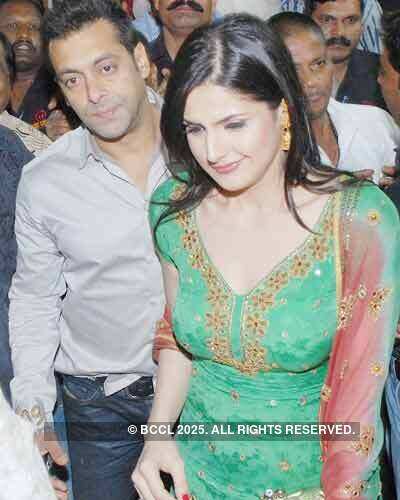 Hot Salman Khan, Zarine Khan pics