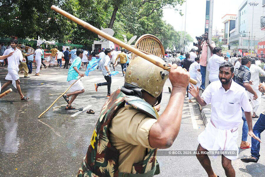 Youth Congress, KSU workers protest