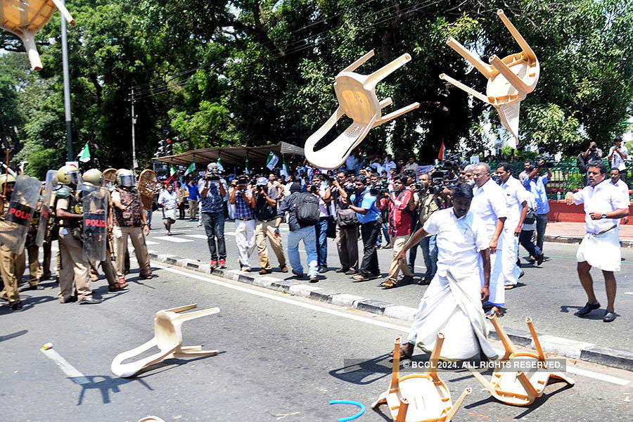 Youth Congress, KSU workers protest