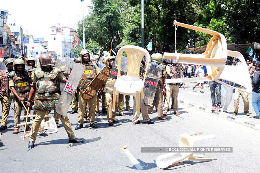 Youth Congress, KSU workers protest