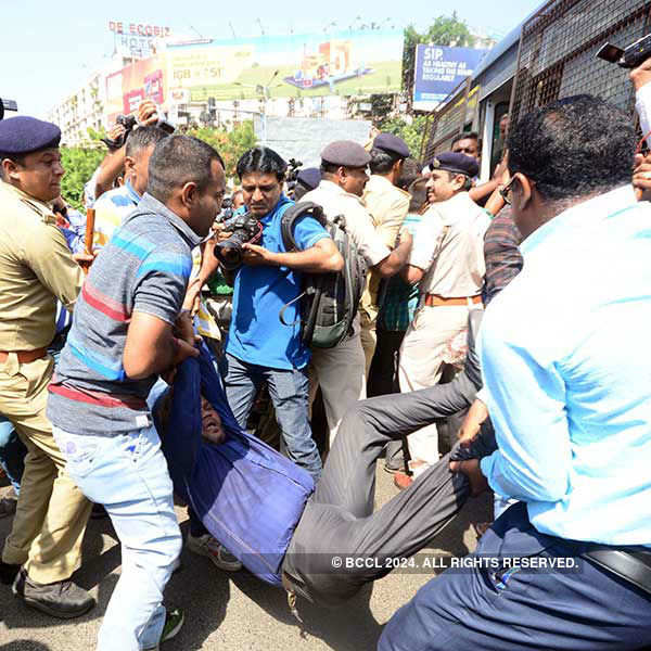 Rasta Roko Andolan in Ahmedabad