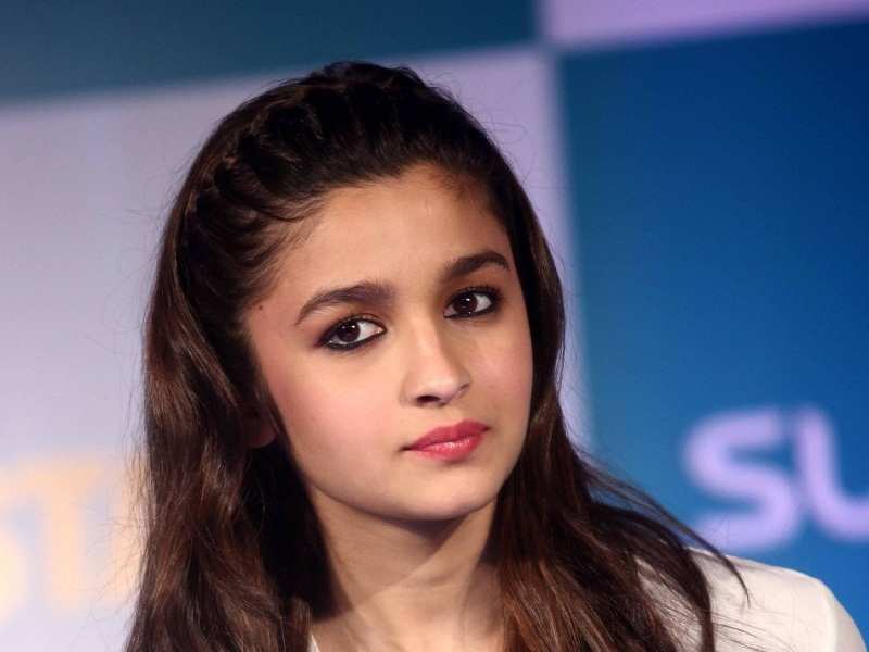 Alia Bhatt to replace Kareena Kapoor Khan in 'Sadma' remake?