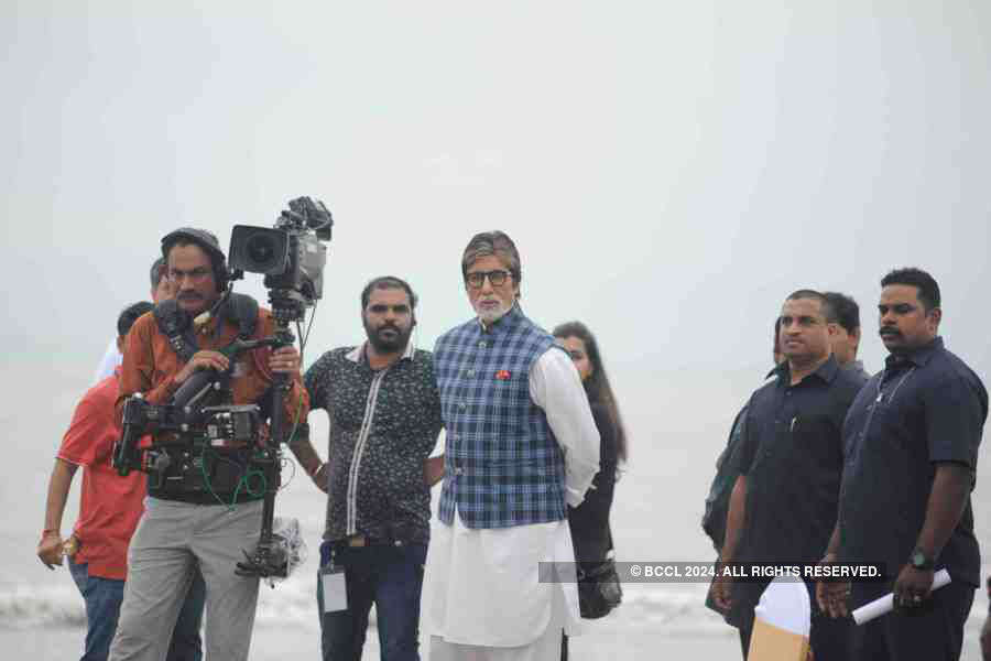 Amitabh Bachchan promotes cleanliness drive