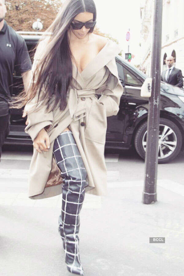 Kim Kardashian held at gunpoint