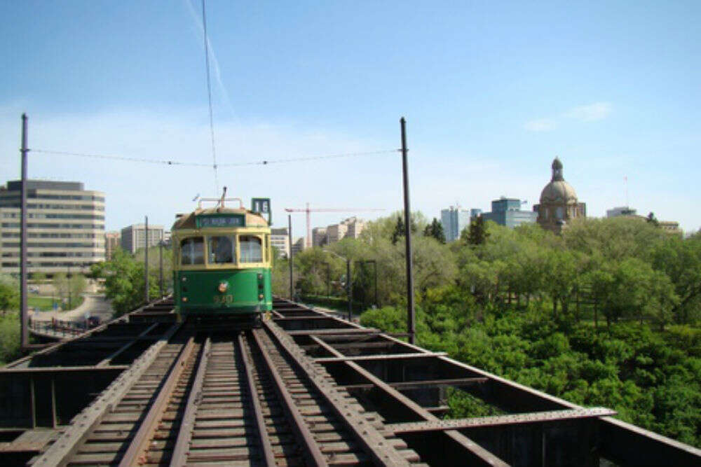 High lever bridge street car